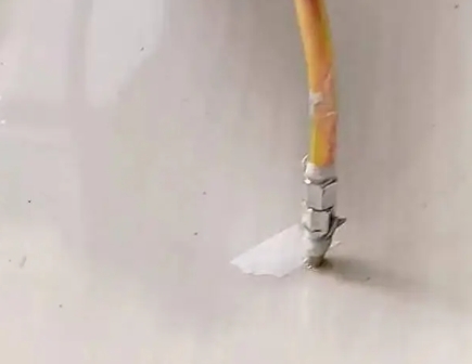 新会瓷砖空鼓维修公司专业解答在瓷砖铺贴过程中，如果使用的砂料过粗（如全部使用了粗砂），可能会导致以下问题